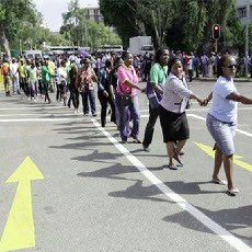 Warga Afsel Rela Mengantre & Berkemah Demi Melihat Jenazah Mandela