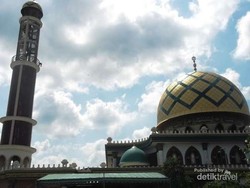 Masjid Moh Kholil yang Keren di Madura