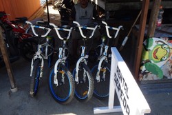 Ini Baru Beda, Keliling Derawan Naik Sepeda