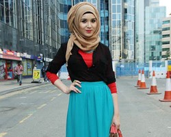 Hijab Style: Nabiilabee, Wanita Asal Rusia yang Gemar Bikin Video Tutorial Hijab
