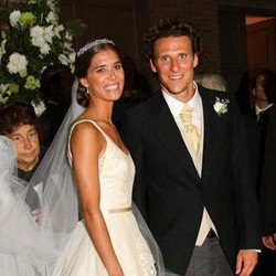 Pernikahan Sederhana nan Religius Diego Forlan