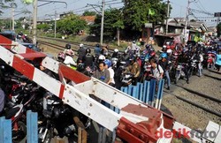 PT KAI: Petugas Penjaga Palang Pintu Perlintasan Sering Disepelekan Warga