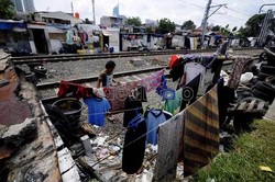 Jokowi Akui Sulit Cari Lahan untuk Relokasi Warga Pinggiran Rel KA