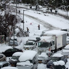 Israel Dilanda Badai Salju Dahsyat, Akses ke Puluhan Kota Terputus
