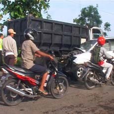 Truk Vs Avanza, 5 Orang Dilarikan ke Rumah Sakit