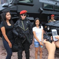 Srikandi Kopassus Ini Curi Perhatian Pengunjung Pameran Alat Perang