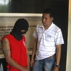 Seorang Bapak Tega Cabuli Anak Tirinya