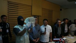 Yang Ditangkap Tangan KPK: Jaksa SUB dari Kejari Praya dan LAR yang Berkasus