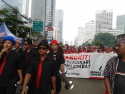 Ratusan Orang Konvoi di Bundaran HI Dukung Jokowi Jadi Capres