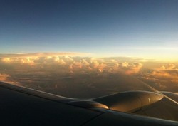 Terbang Malam Hari Saat Traveling, Tak Masalah