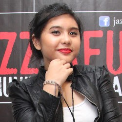 Tampil Bareng Fariz RM, Dheandra Pukau Penonton Jazz Reunion