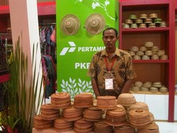 Peci Serat Lontar Sulawesi Berkelana Sampai Amerika dan Korea