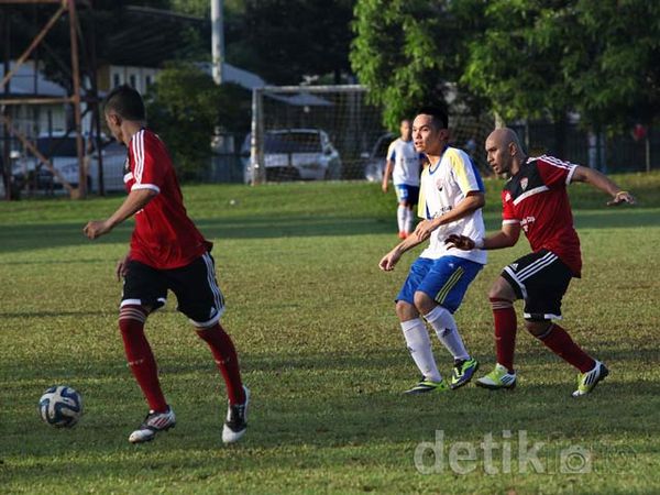 Tim Artis Ramaikan Agum Gumelar Cup VIII-2013 Tim Artis Ramaikan Agum Gumelar Cup VIII-2013