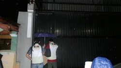 KPK Sita Setumpuk Berkas dari Rumah Lusita