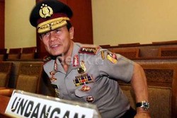 Naik Innova ke DPR, Kapolri Bahas Polwan Berjilbab di Komisi III