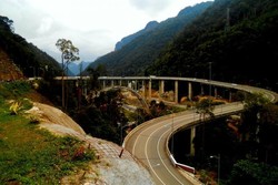 Eloknya Jembatan Kelok 9 di Sumatera Barat