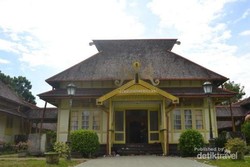 Keraton Tak Cuma di Yogya, Sambas Juga Punya