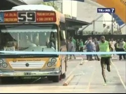 Bolt Kalahkan Bus