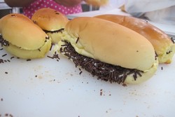 Maknyus! Roti Ganda Khas Pematang Siantar Bikin Ketagihan