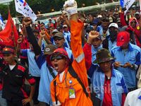 Demo Tuntaskan Outsourcing Pekerja BUMN