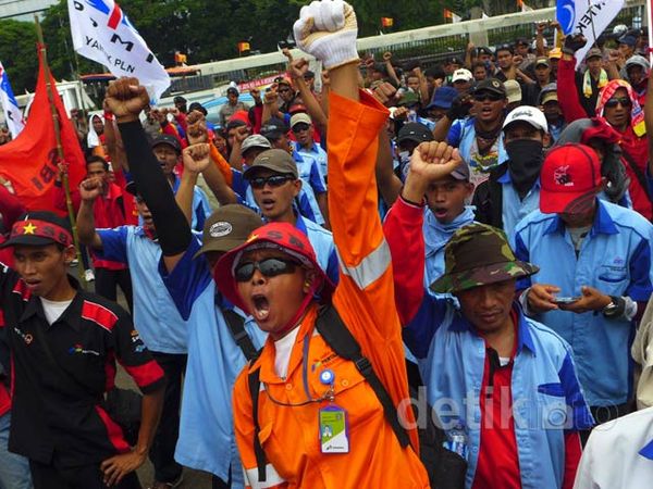 Demo Tuntaskan Outsourcing Pekerja BUMN