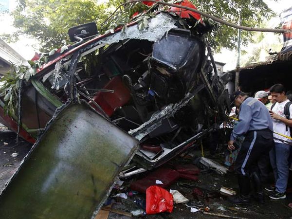 Bus Terjun dari Tol, 21 Orang Tewas