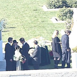 Foto-foto Suasana Haru Pemakaman Paul Walker