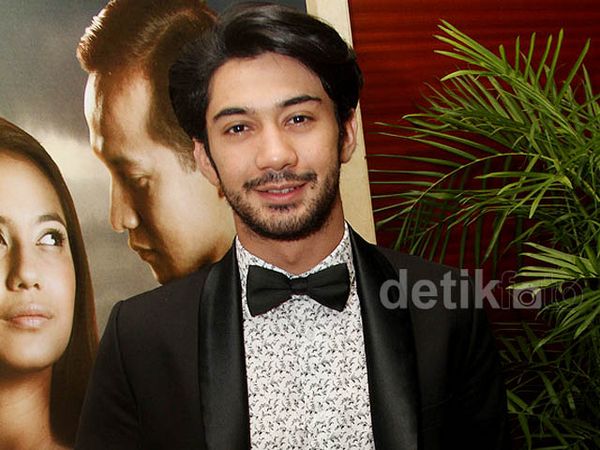 Reza Rahadian Berdasi Kupu-kupu