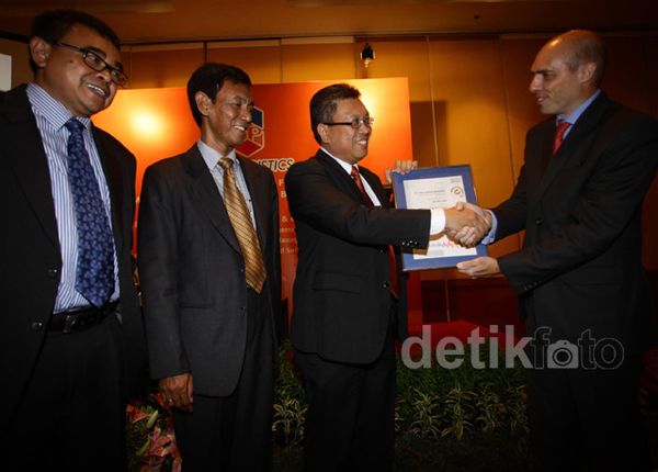 Pos Logistik Indonesia Raih Tiga Sertifikasi ISO