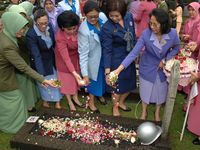 Ziarah Peringati Hari Ibu