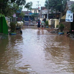 Banjir Dayeuhkolot, Kopo-Dayeuhkolot 3,5 Jam Pakai Motor