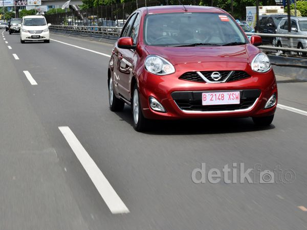 Rasakan Kemacetan Jakarta Bersama New Nissan March