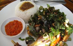 Atjeh Rayeuk: Nikmatnya Bebek Gurih Terkubur Sampah Daun Renyah!