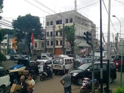 Duh! Lampu Lalu Lintas di Perempatan Zodiak Bintaro Sudah Seminggu Mati