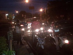 Putaran Balik Perlintasan Kereta Jalan Pramuka Ditutup, Lalin Macet