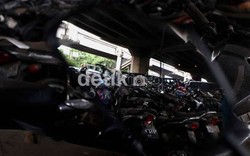  Terhalang di Jembatan Layang