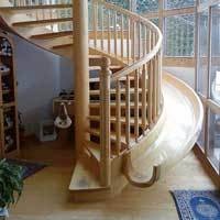 Tangga Juga Bisa Didesain Untuk Arena Bermain Seluncuran Anak