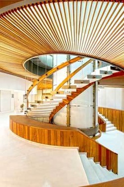 Tangga Kayu Bikin Rumah Makin Cantik