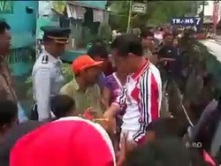 Jokowi Tebar Pesona Berbagi Sepeda