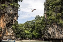 10 Tempat Lompat Paling Ekstrem di Dunia, Berani? (1)