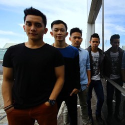 De Neno, Dua Band Jadi Satu