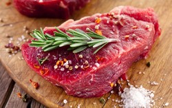 Daging Sapi Lokal dan Impor Bersaing Merebut Selera Konsumen