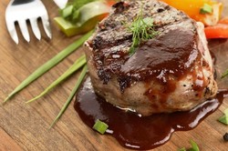 Beefsteak Makin Enak dengan Cocolan Saus BBQ dan Blackpepper