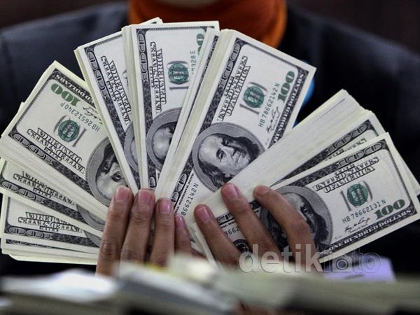 Nilai Tukar Rupiah Terus Tertekan