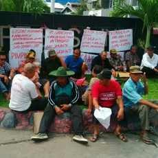 Puluhan Buruh Pabrik Sasa Tolak PHK Massal