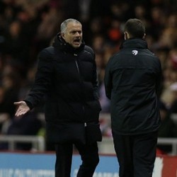 Mourinho Sarankan Sunderland Mainkan Pemain Muda di Piala Liga