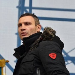 Fokus Berpolitik, Vitali Klitschko Pensiun & Lepas Sabuk Juara Dunia