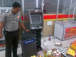Perampok Bersenpi Kuras ATM BRI di Minimarket, Ratusan Juta Raib