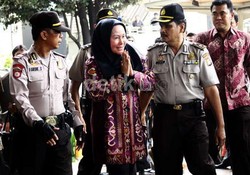 ICW Desak KPK Segera Tahan Ratu Atut 