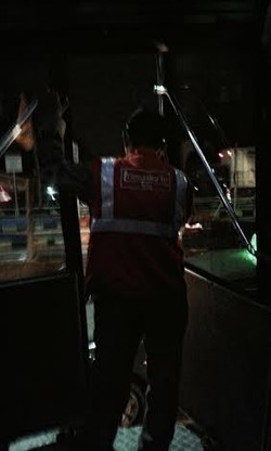 Parah! Pintu Bus TransJ Ini Patah dan Terbuka Sepanjang Perjalanan